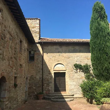 Torre Medievale In Borgo Del 1100 *
