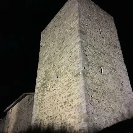 Torre Medievale In Borgo Del 1100 马尔夏诺